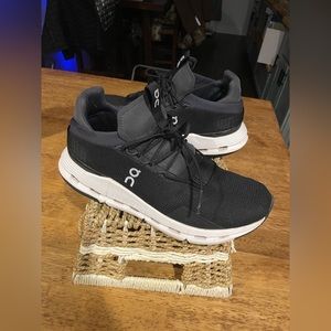 On cloud novas size 10